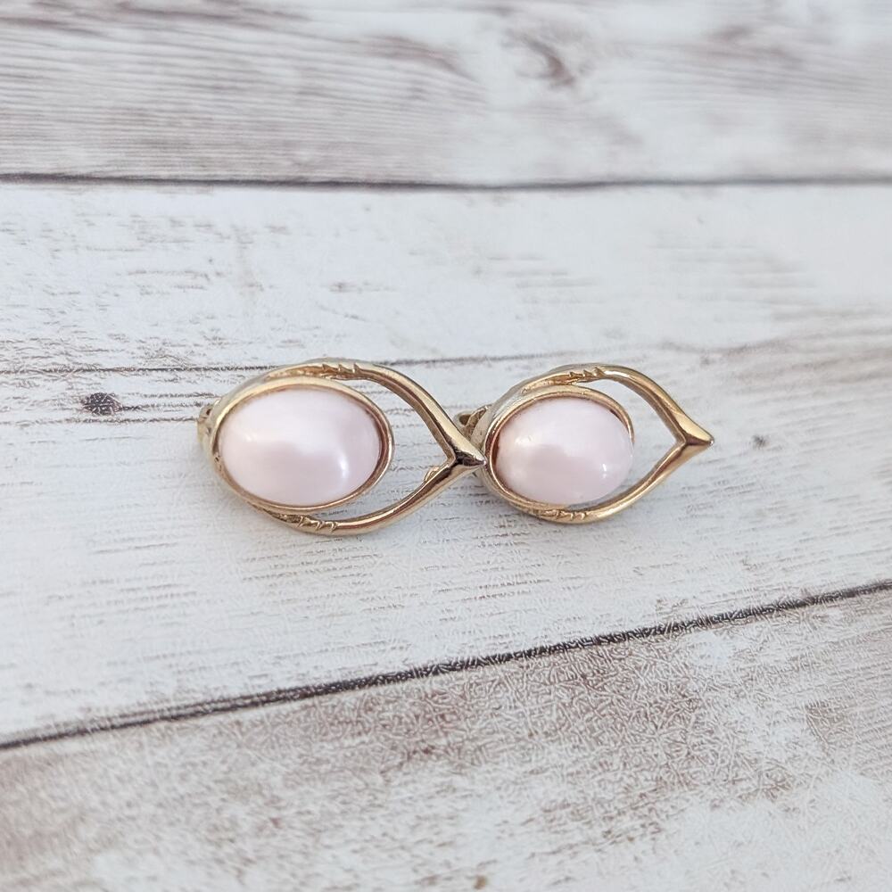 Vintage Clip On Earrings Very Light Pink & Gold Tone